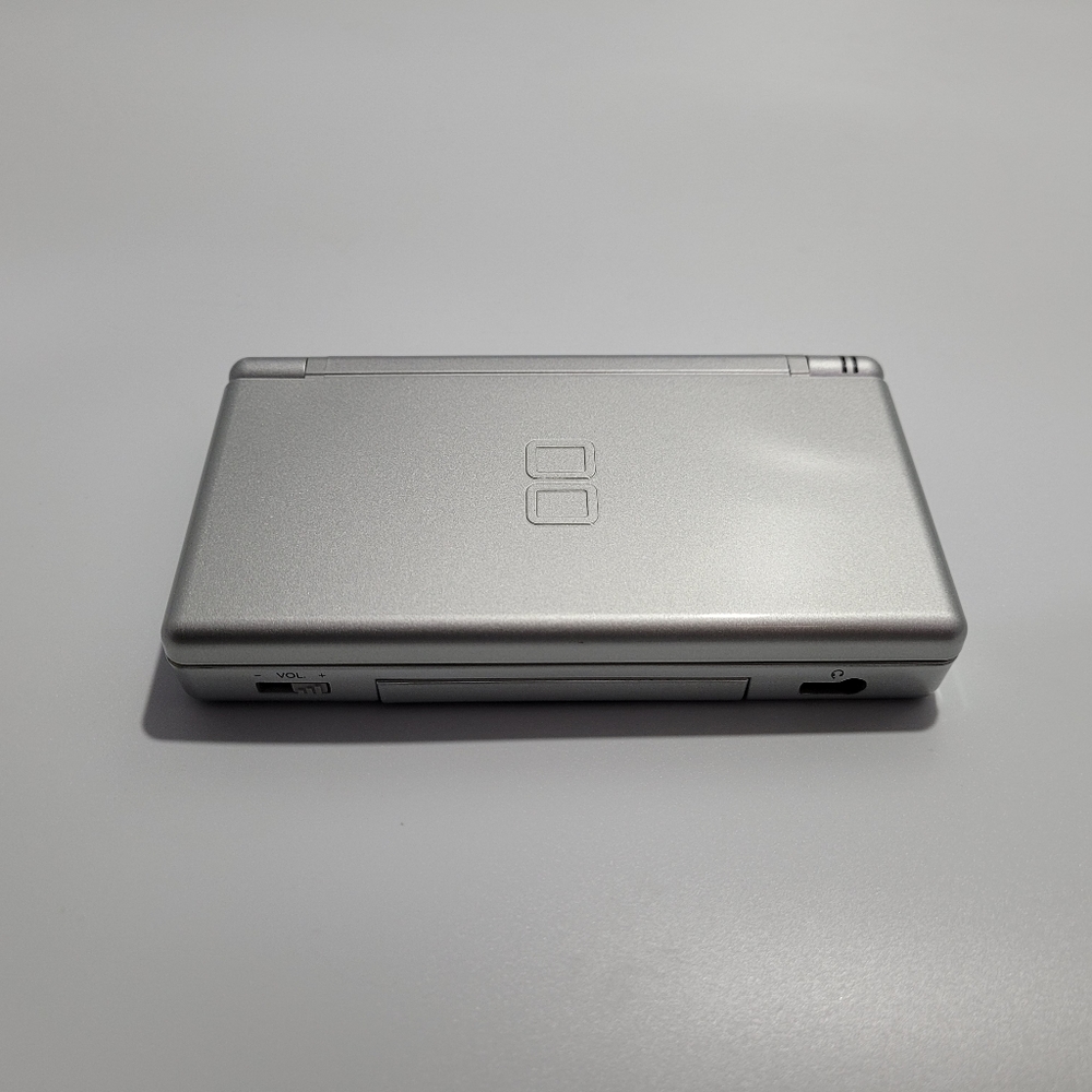 [SOLD]Metallic Silver Nintendo DS Lite